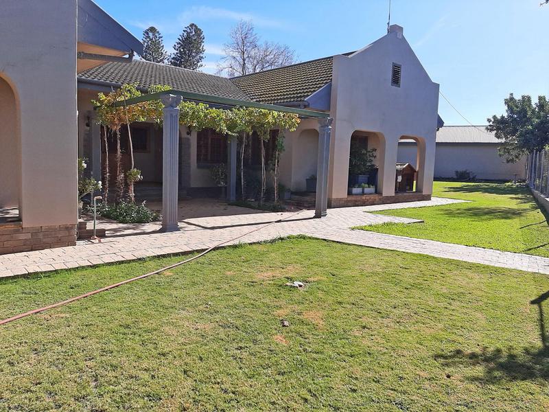 6 Bedroom Property for Sale in Oudtshoorn Western Cape